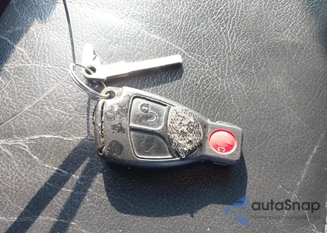 2001 Mercedes-Benz E 320 из США, поврежденный, VIN WDBJF65JX1B206079